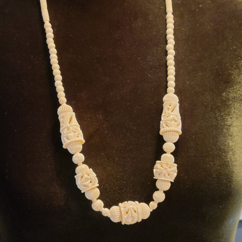 Vintage Hand Carved Beautiful Cream Beaded Necklace 28" Long